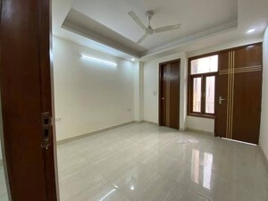 Room in 3 BHK Apartment at Chattarpur – for Rent