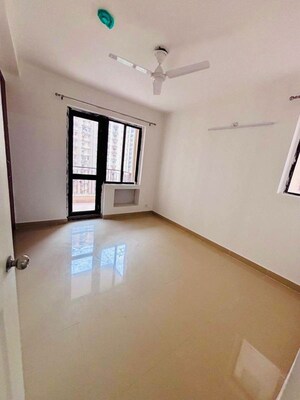 Room in 3 BHK Apartment at Trident Embassy Reso, Sector 1 Greater Noida – for Rent