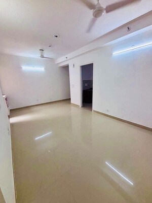 Room in 3 BHK Apartment at Trident Embassy Reso, Sector 1 Greater Noida – for Rent