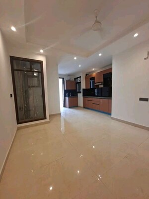 Room in 3 BHK Apartment at Chattarpur – for Rent