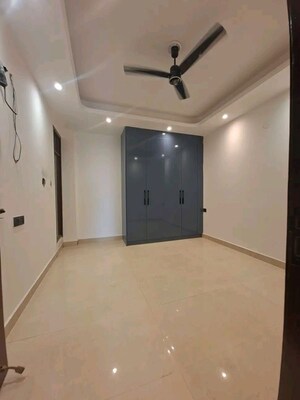 Room in 3 BHK Apartment at Chattarpur – for Rent