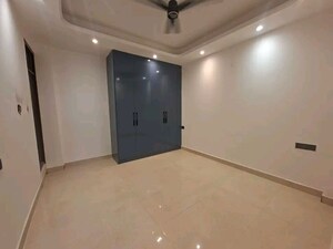 Room in 3 BHK Apartment at Chattarpur – for Rent