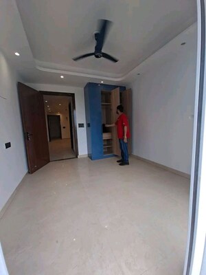 Room in 3 BHK Apartment at Chattarpur – for Rent