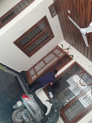 Team Area in 2 BHK Independent House at Chinhat – for Rent