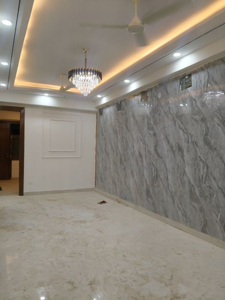 Room, sector 73 3 Bedroom 1500 Sq.Ft. Builder Floor In Sector 73 Noida 10525377