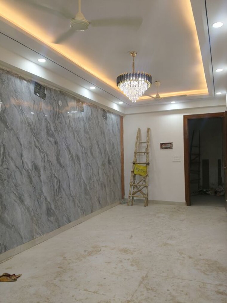 Room, sector 73 3 Bedroom 1500 Sq.Ft. Builder Floor In Sector 73 Noida 10525377