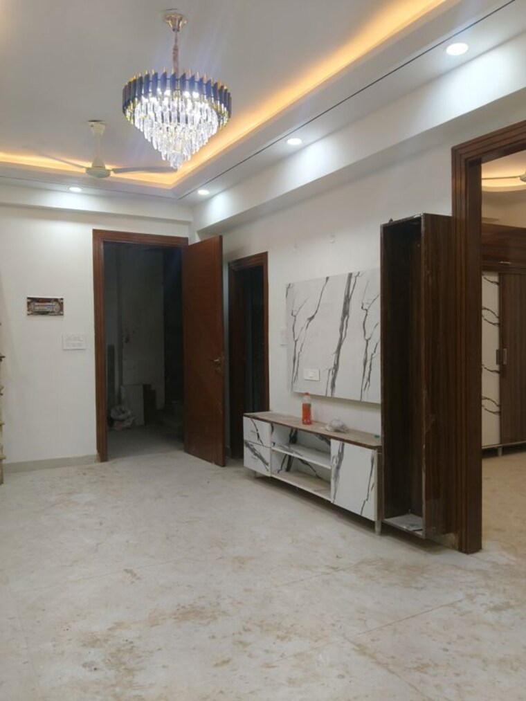 Room, sector 73 3 Bedroom 1500 Sq.Ft. Builder Floor In Sector 73 Noida 10525377