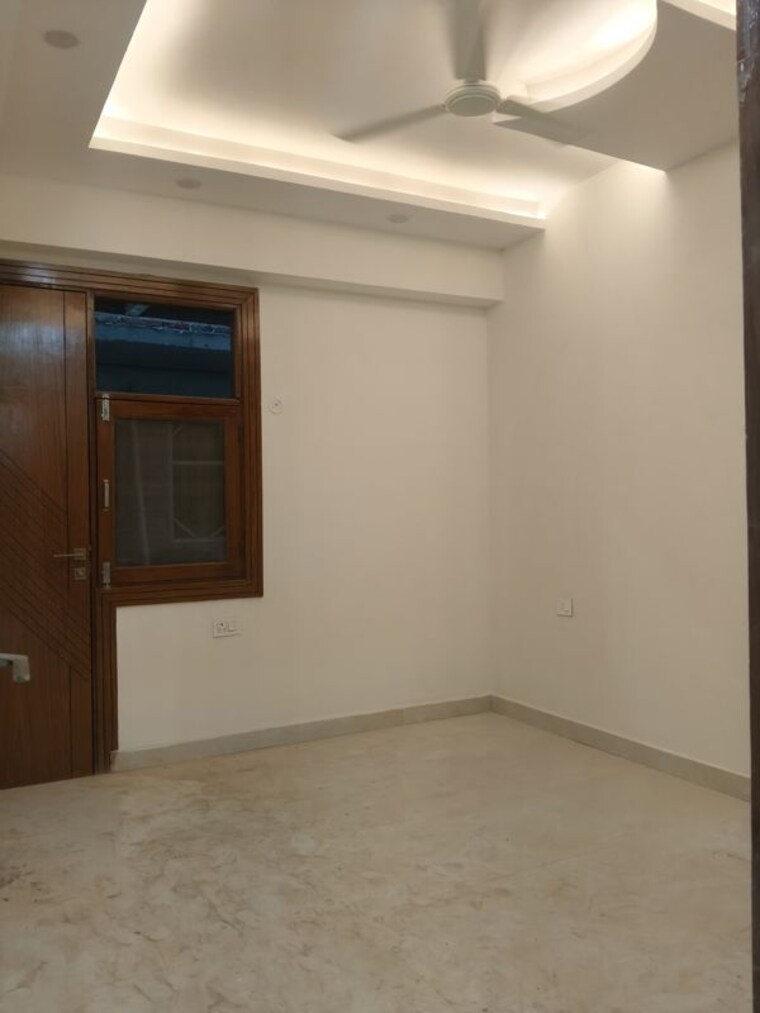 Room, sector 73 3 Bedroom 1500 Sq.Ft. Builder Floor In Sector 73 Noida 10525377