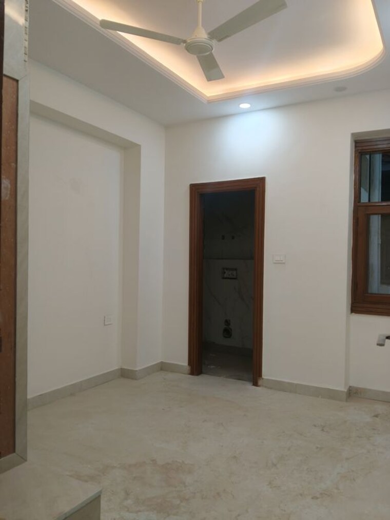 Room, sector 73 3 Bedroom 1500 Sq.Ft. Builder Floor In Sector 73 Noida 10525377
