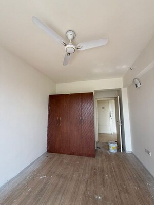 Room in 3.5 BHK Apartment at DLF The Skycourt, Sector 86 – for Rent