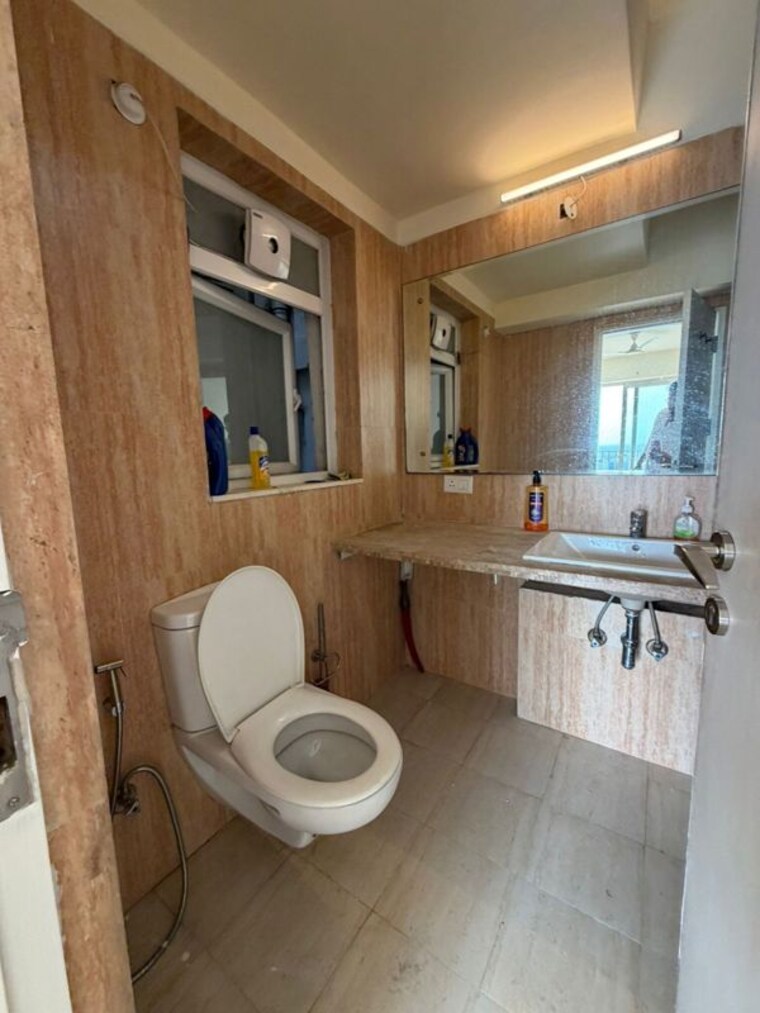 Bathroom, dlf-the-skycourt 3.5 Bedroom 1670 Sq.Ft. Apartment In Sector 86 Gurgaon 10516539