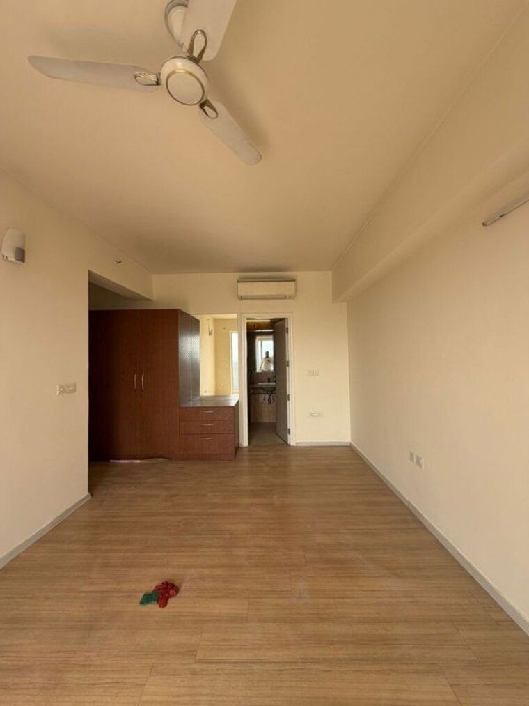 Room, dlf-the-skycourt 3.5 Bedroom 1670 Sq.Ft. Apartment In Sector 86 Gurgaon 10516539