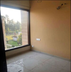 Room in 3 BHK Builder Floor at Sector 38 – for Rent