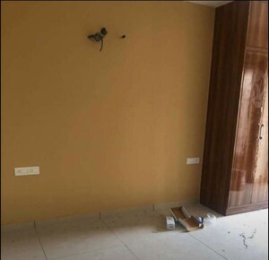 Room in 3 BHK Builder Floor at Sector 38 – for Rent