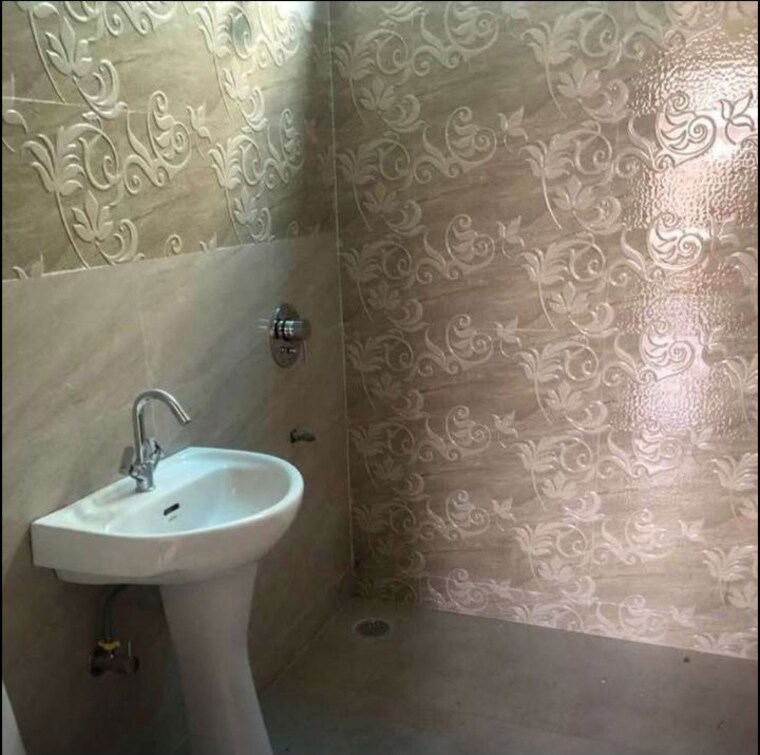 Bathroom, sector 38 3 Bedroom 2500 Sq.Ft. Builder Floor In Sector 38 Chandigarh 10525392