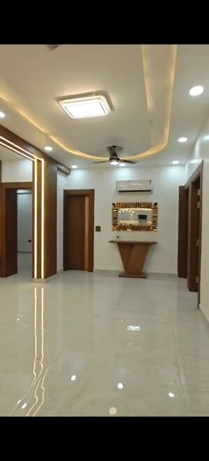 Room in 4 BHK Builder Floor at Niti Khand – for Sale