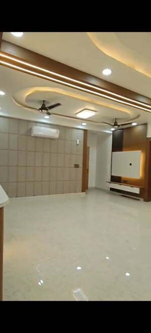 Room in 4 BHK Builder Floor at Niti Khand – for Sale
