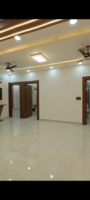 Room in 4 BHK Builder Floor at Niti Khand – for Sale
