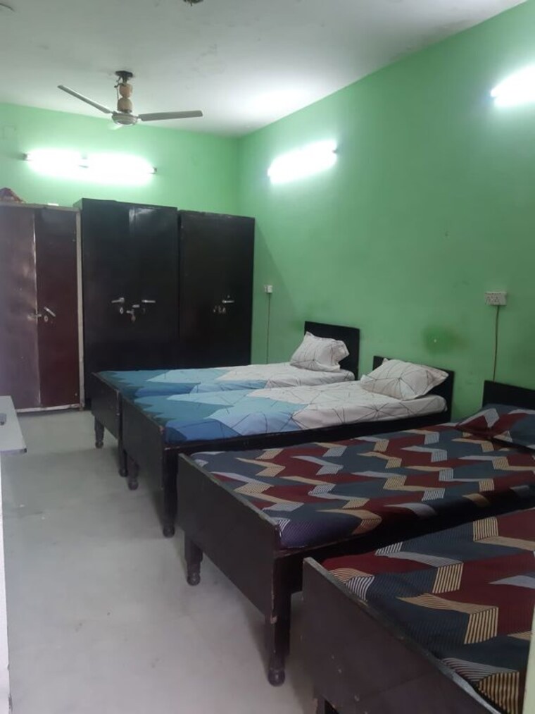 Bedroom, sector 16 Pg For Boys In Sector 16 10525402
