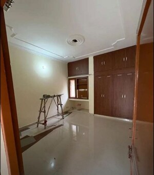Room in 2 BHK Builder Floor at Sector 45 – for Rent