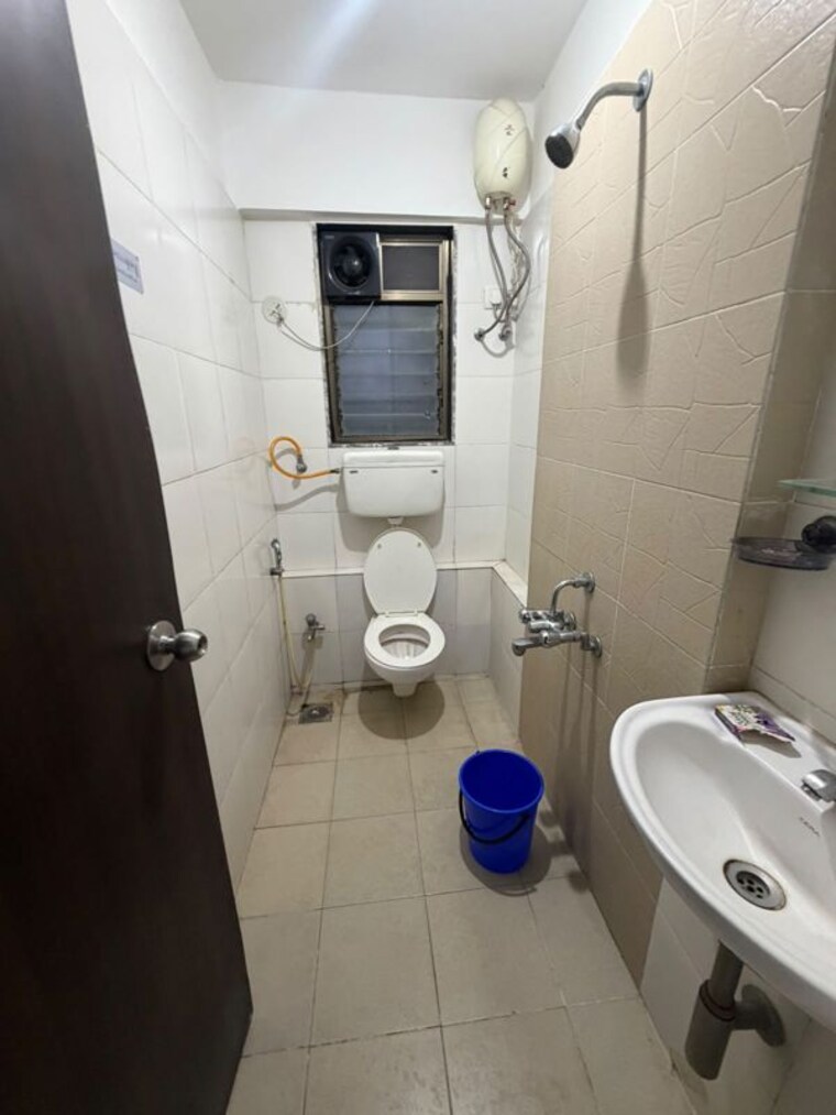 Bathroom, runwal-garden-city 1.5 Bedroom 564 Sq.Ft. Apartment In Balkum Pada Thane 10525411