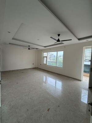 Room in 2 BHK Builder Floor at Green Fields Colony – for Rent