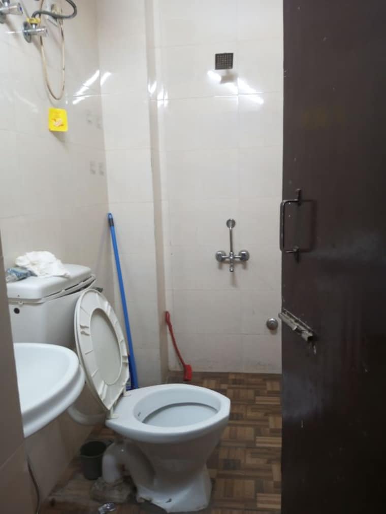 Bathroom, palam-vihar-residents-association 3 Bedroom 1500 Sq.Ft. Builder Floor In Palam Vihar Gurgaon 10525439