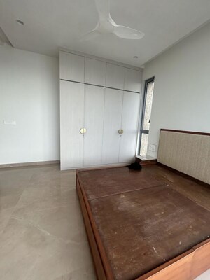Room in 3 BHK Apartment at Hubtown 25 South, Prabhadevi – for Rent