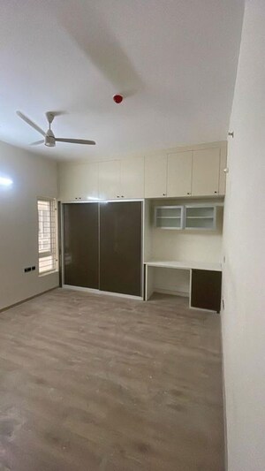 Room in 3 BHK Apartment at Sumadhura Olumpus, Nanakramguda – for Rent