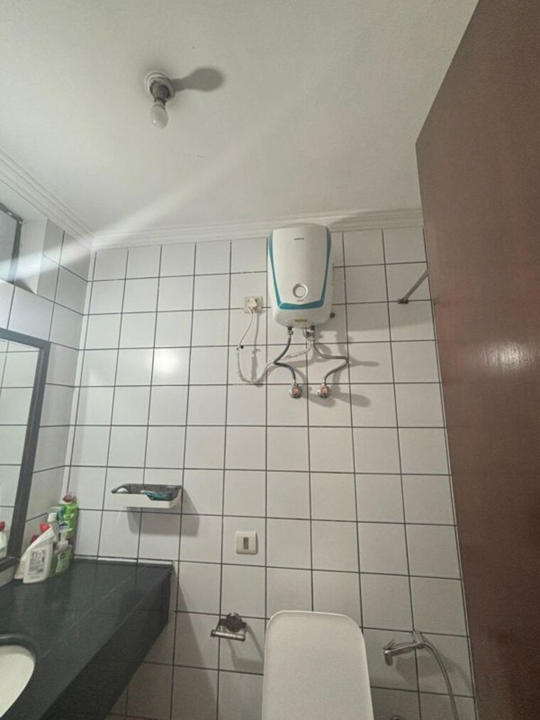 Bathroom, sector 23 4 Bedroom 2100 Sq.Ft. Builder Floor In Sector 23 Gurgaon 10525482