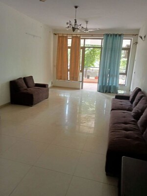 Living Room in 4 BHK Builder Floor at Sector 23 – for Rent