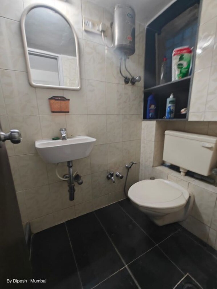Bathroom, disha-datta-ramanand-chs 2 Bedroom 799 Sq.Ft. Apartment In Vile Parle East Mumbai 10525488