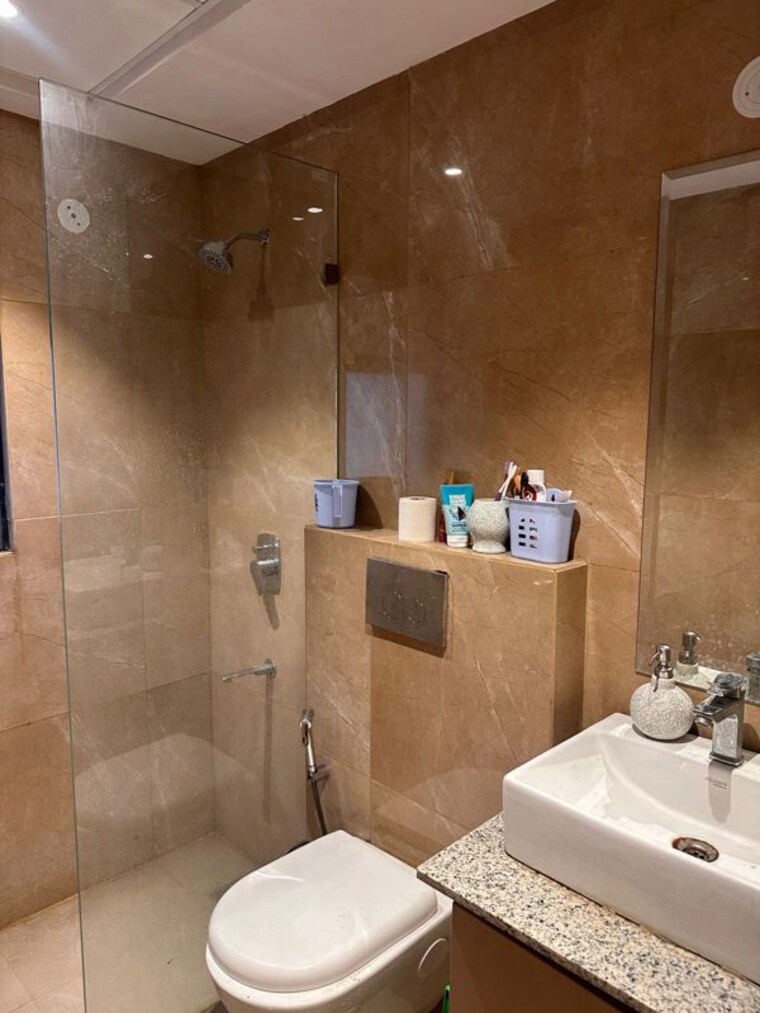 Bathroom, suncity-vatsal-valley 2 Bedroom 1130 Sq.Ft. Apartment In Gwal Pahari Gurgaon 10514022