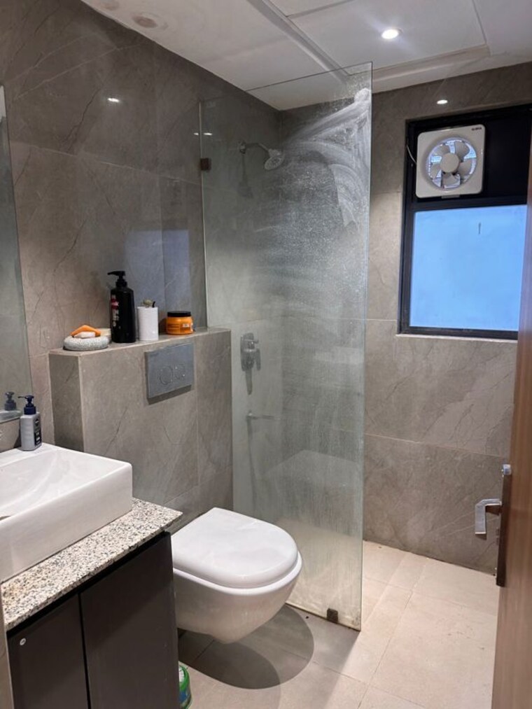 Bathroom, suncity-vatsal-valley 2 Bedroom 1130 Sq.Ft. Apartment In Gwal Pahari Gurgaon 10514022