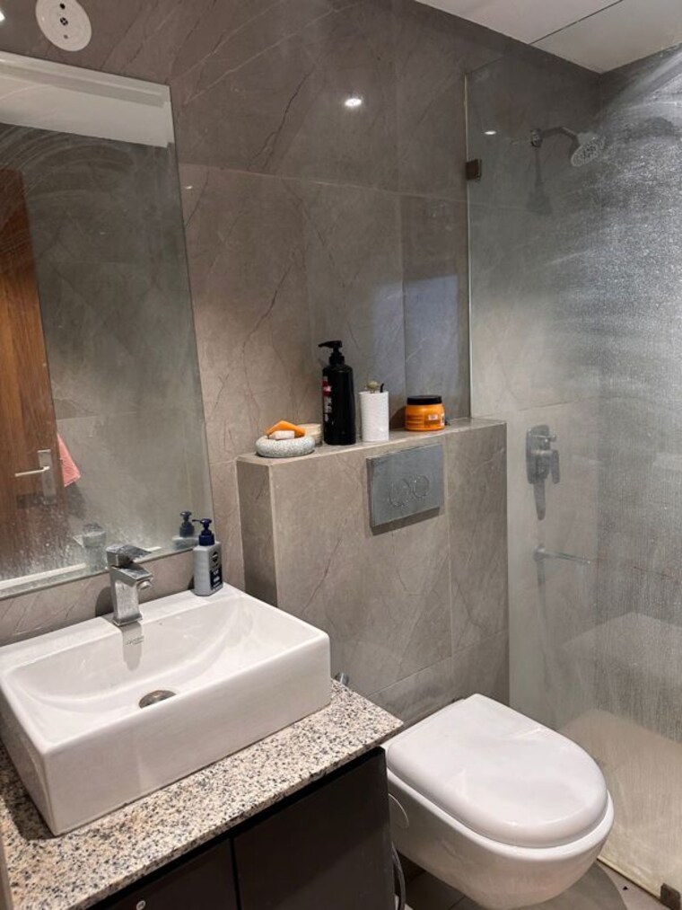 Bathroom, suncity-vatsal-valley 2 Bedroom 1130 Sq.Ft. Apartment In Gwal Pahari Gurgaon 10514022