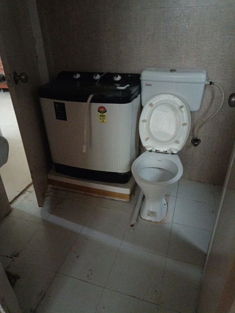 Bathroom, signature-global-solera-2 2 Bedroom 520 Sq.Ft. Apartment In Sector 107 Gurgaon 10525519