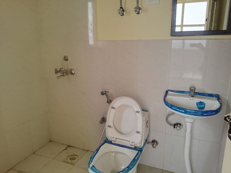 Bathroom, pyramid-elite 2 Bedroom 585 Sq.Ft. Apartment In Sector 86 Gurgaon 10525517