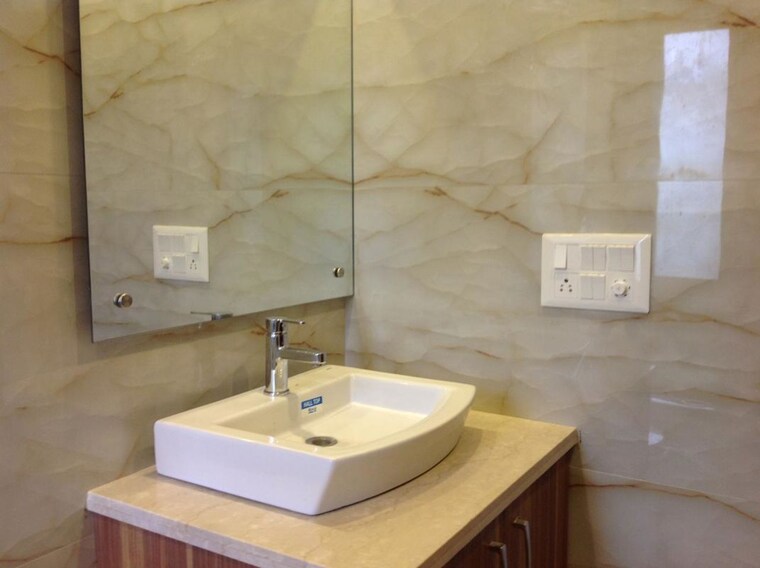 Bathroom, defence colony 2 Bedroom 1200 Sq.Ft. Independent House In Defence Colony Delhi 10525537