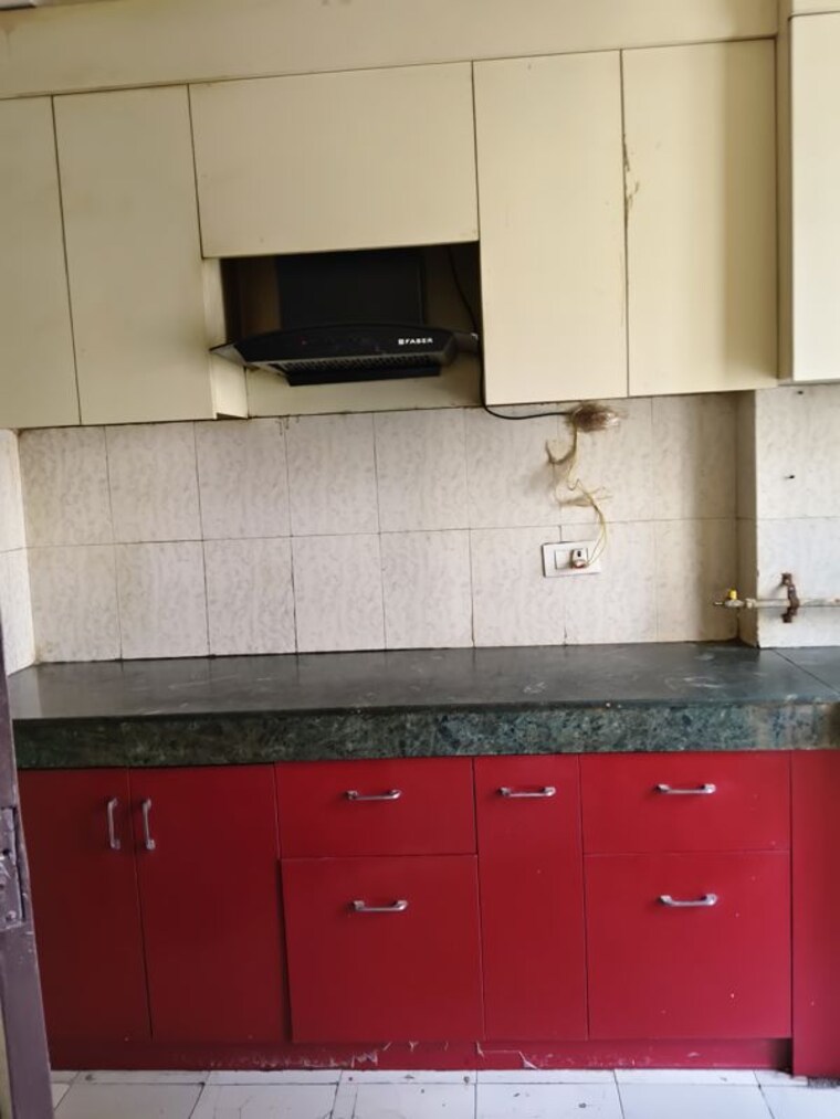 Kitchen, paras-tierea 2.5 Bedroom 1070 Sq.Ft. Apartment In Sector 137 Noida 10525539