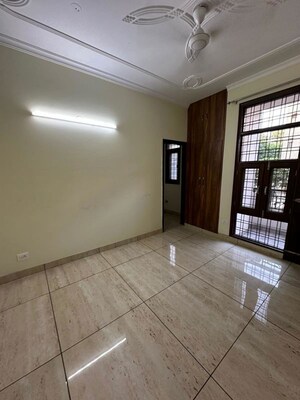 Room in 2 BHK Builder Floor at Sector 21 – for Rent