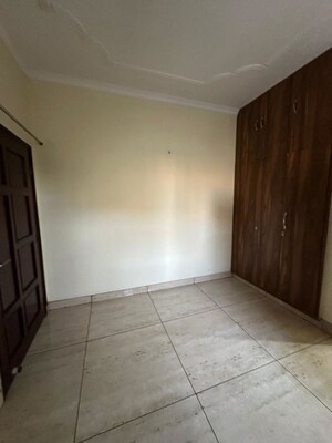 Room in 2 BHK Builder Floor at Sector 21 – for Rent