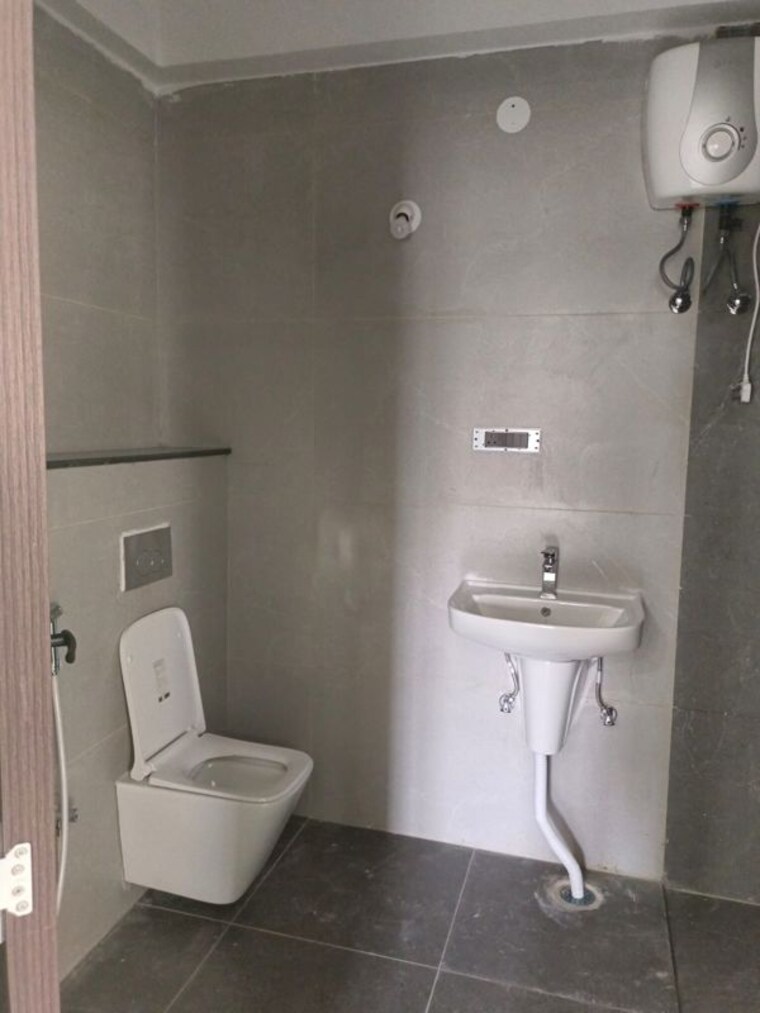 Bathroom, hill-view-banjara-hills 3 Bedroom 2300 Sq.Ft. Apartment In Banjara Hills Hyderabad 10525576
