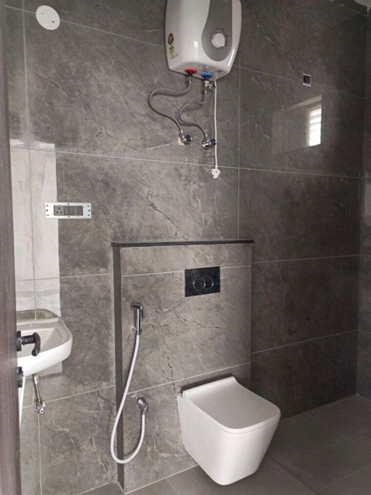 Bathroom, hill-view-banjara-hills 3 Bedroom 2300 Sq.Ft. Apartment In Banjara Hills Hyderabad 10525576