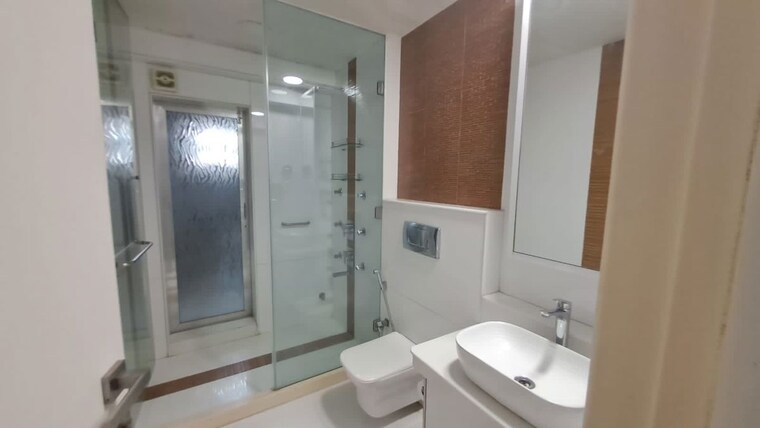 Bathroom, hiranandani-gardens-odyssey-i-ii 4 Bedroom 3600 Sq.Ft. Apartment In Powai Mumbai 10525595