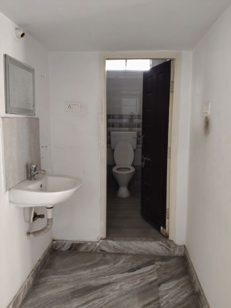 Bathroom, sai-gayatri-grand 3 Bedroom 1550 Sq.Ft. Apartment In Madhapur Hyderabad 10525601
