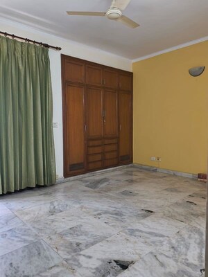 Room in 3 BHK Builder Floor at Sector 22 – for Rent