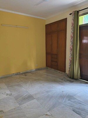Room in 3 BHK Builder Floor at Sector 22 – for Rent
