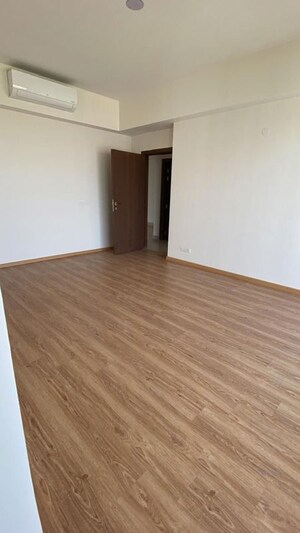 Room in 4 BHK Apartment at M3M Latitude, Sector 65 – for Rent