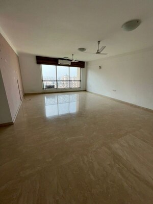 Room in 4 BHK Apartment at Hiranandani Gardens Octavius, Powai – for Rent