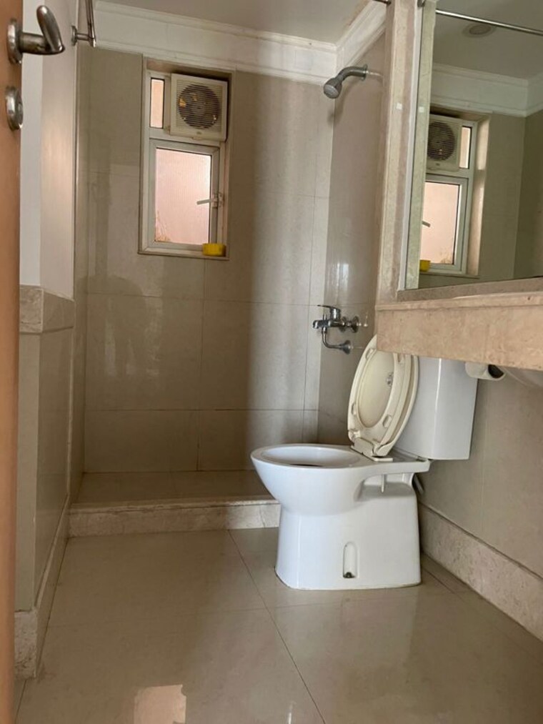 Bathroom, hiranandani-gardens-octavius 4 Bedroom 3000 Sq.Ft. Apartment In Powai Mumbai 10525633